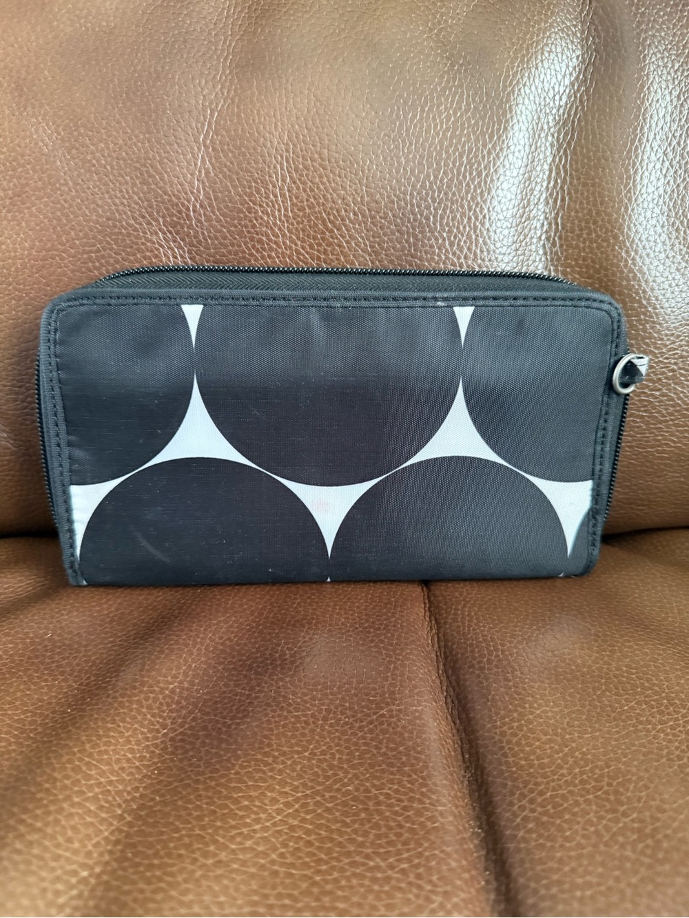Thirty-One Black & White Geometric Zip Coupon Wallet RETIRED